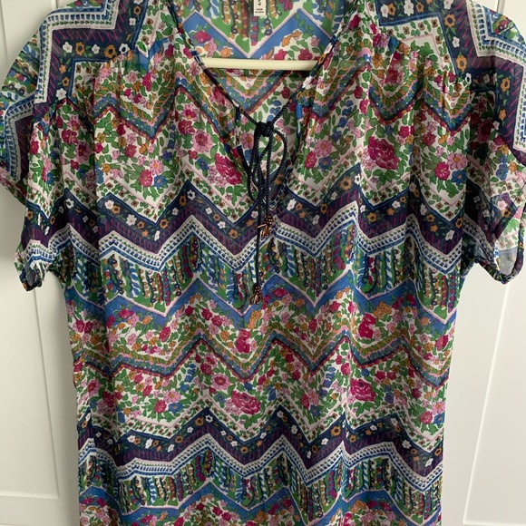 100% Silk tee Very sheer but beautiful - Picture 3 of 3